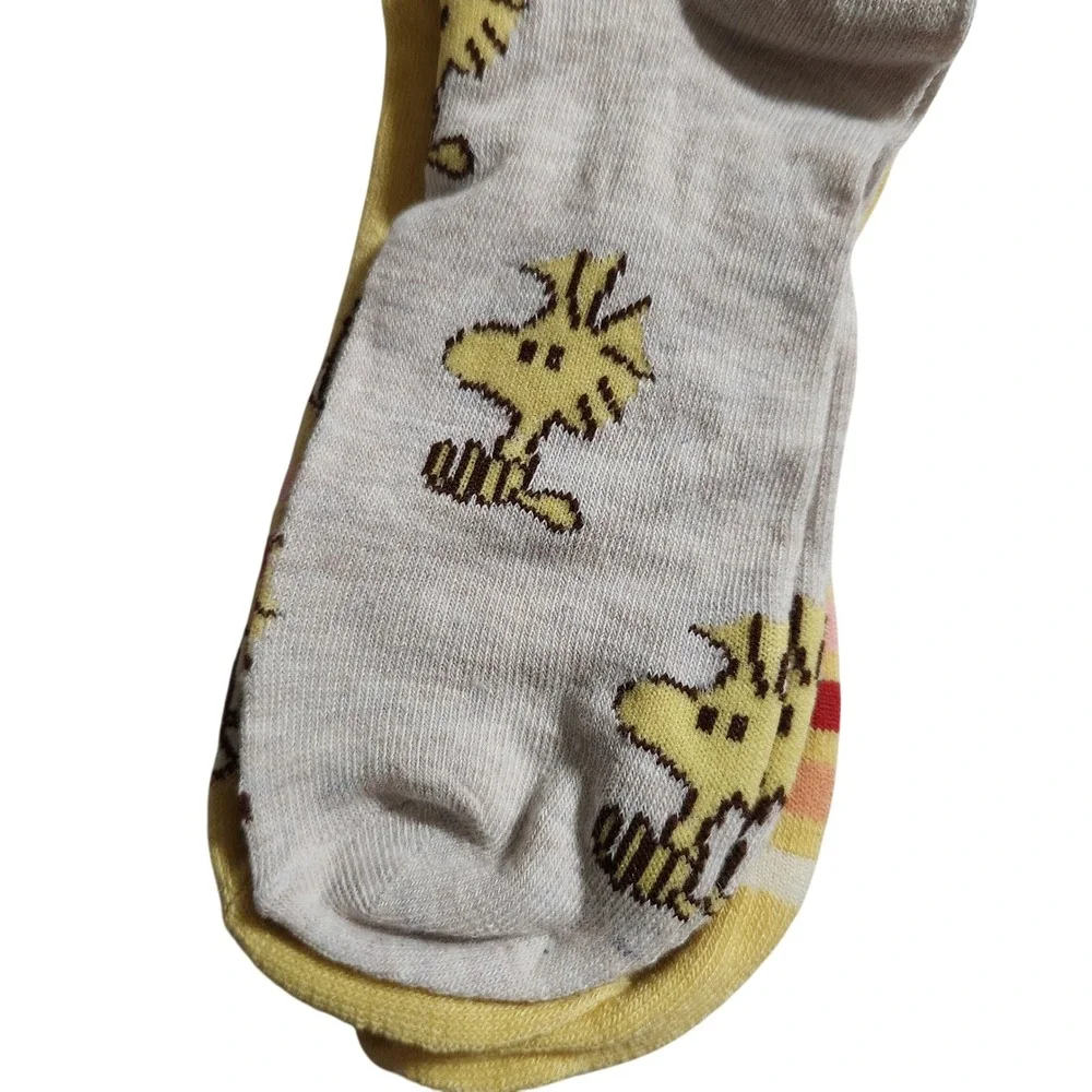 Peanuts Snoopy & Woodstock Socks 2-Pair‎ Pack Mid-Crew Shoe Size 4-10 NWT